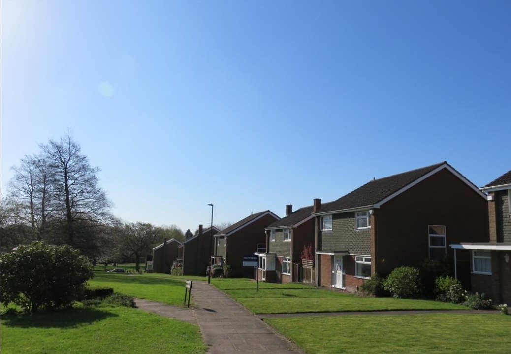 3 Bed Detached House, The Close, B17 photo 2