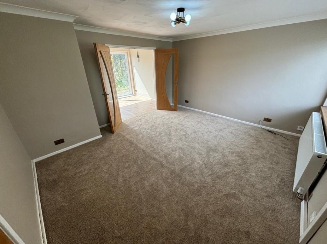 3 Bed Detached House, The Close, B17 photo 4