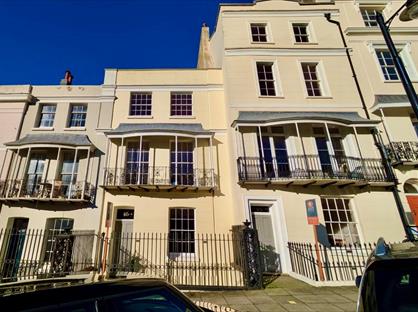 1 Bed Flat, Wellington Square, TN34