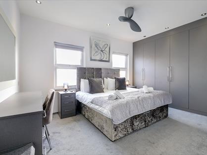 3 Bed Detached House, Hartfield Crescent, SW19