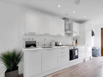 3 Bed Flat, Aldenham Rd, WD19