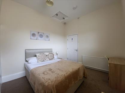 Room in a Shared House, Main Street, S64