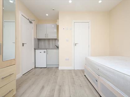 Studio Flat, Arkindale Road, SE6