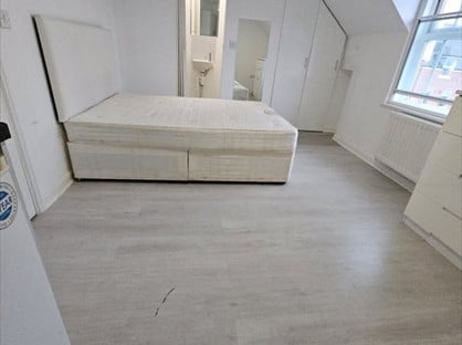 Room in a Shared House, White Lodge Close, TW7