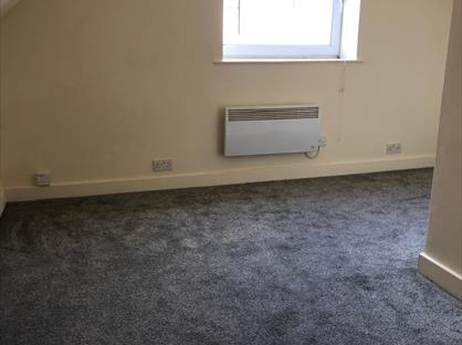 1 Bed Terraced House, South View, WF9