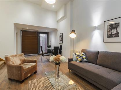 2 Bed Flat, Midghall Street, L3