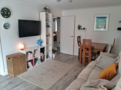 2 Bed Flat, Chalfont Close, HP2