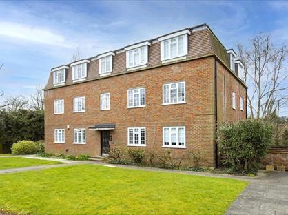 3 Bed Flat, Craigmount, WD7