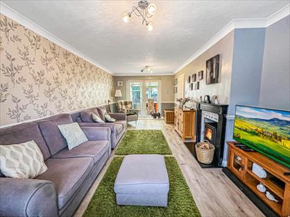 3 Bed Terraced House, Abbotts Drive, SS17