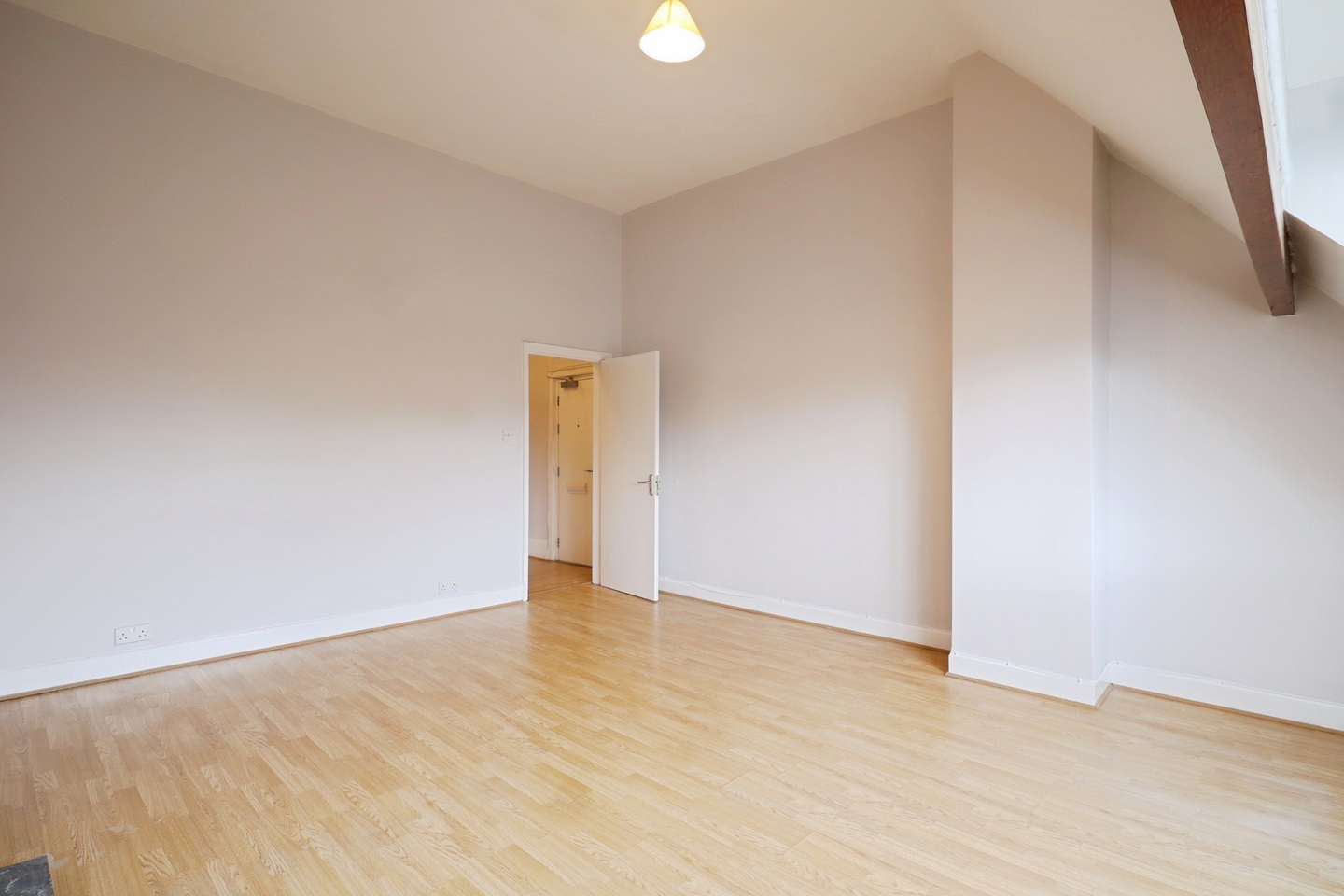 3 Bed Flat, Park Avenue, LS8 photo 4