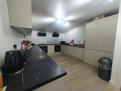 Room in a Shared House, Ruxley Close, KT19