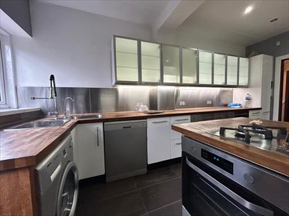 5 Bed Semi-Detached House, Harlington Road, UB8