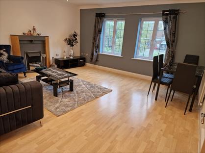 2 Bed Flat, Great Oak Drive, WA15