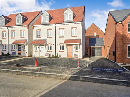 3 Bed Semi-Detached House, Heddle Close, NG24