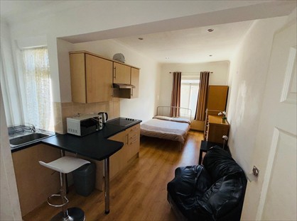 Studio Flat, London, NW2