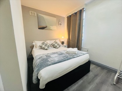1 Bed Flat, Fulham Palace Road, W6