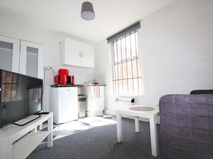 1 Bed Flat, Market Street, S45