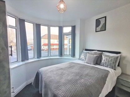 Room in a Shared House, Black Lake, B70