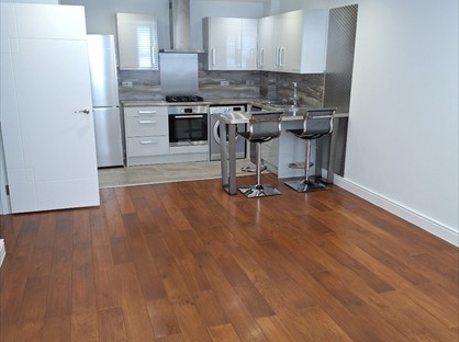 2 Bed Flat, Dartel House, RH6