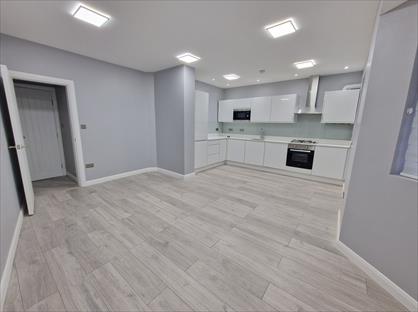 2 Bed Flat, The Riding, NW11