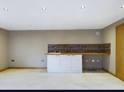 Studio Flat, The Queens Drive, WD3
