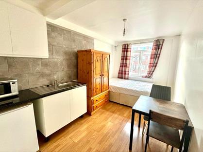 Bedsit, Kember Street, N1