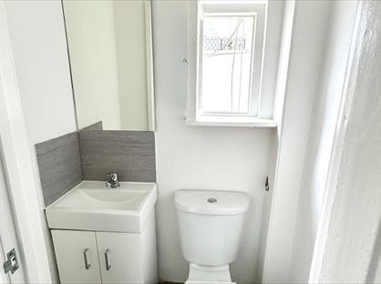 Studio Flat, Blythe Road, W14