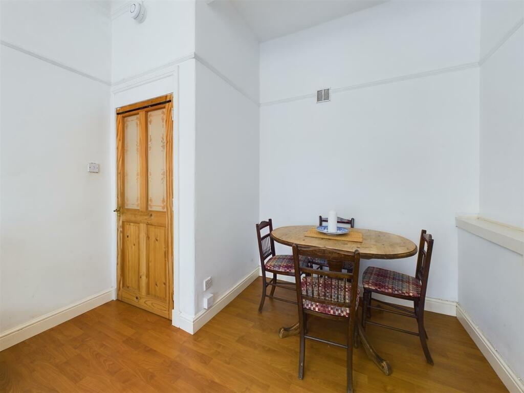 Additional image 5 of 2 Bed Flat, High Street, G4, N1 7GU