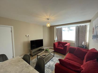2 Bed Flat, Balmoral Drive, UB4