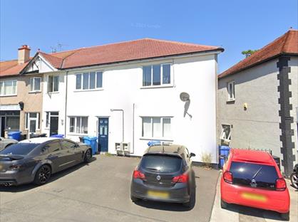 1 Bed Flat, Grange Road, LL18