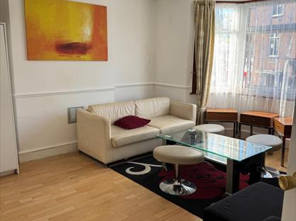 2 Bed Flat, Sunningdale Avenue, IG11
