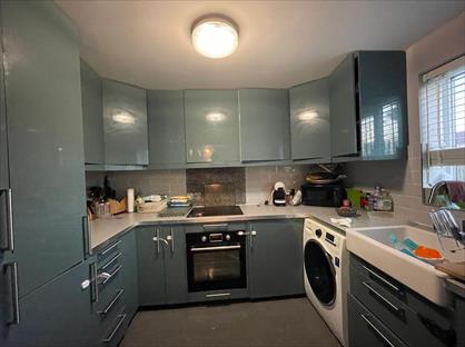 2 Bed Flat, St. Crispins Court, UB1