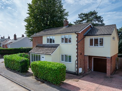 5 Bed Detached House, Lodge Court, CO6
