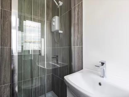 Studio Flat, Uxbridge Road, W3