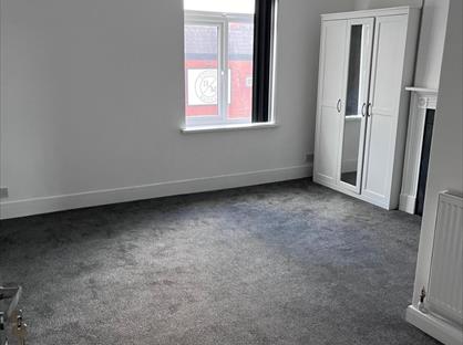 Bedsit, York St, OL10
