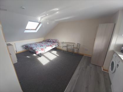 Studio Flat, Bowes Road, N13