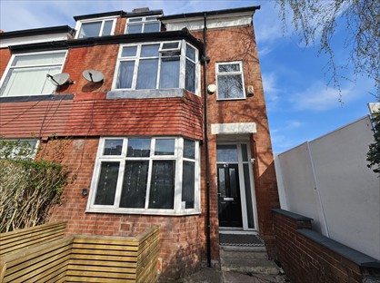1 Bed Flat, Dickenson Road, M14