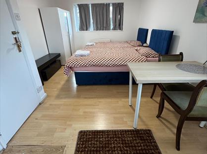 Room in a Shared House, Renfrew Road, TW4