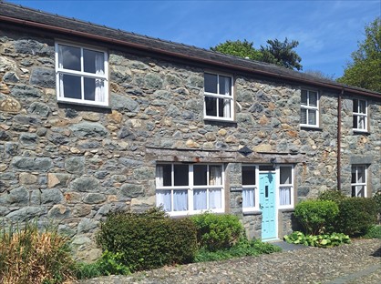 3 Bed Semi-Detached House, Tan Y Bryn, LL32