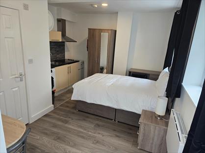 Studio Flat, Studio, ST1