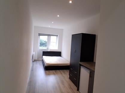 Studio Flat, Feltham, UB6