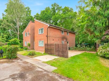 Studio Flat, Wellington Avenue, GU35