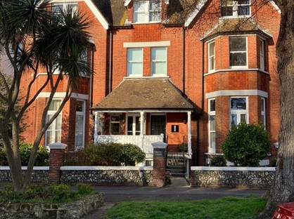 3 Bed Flat, Beltry Court, BN21