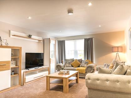 3 Bed Flat, High Street, EH22