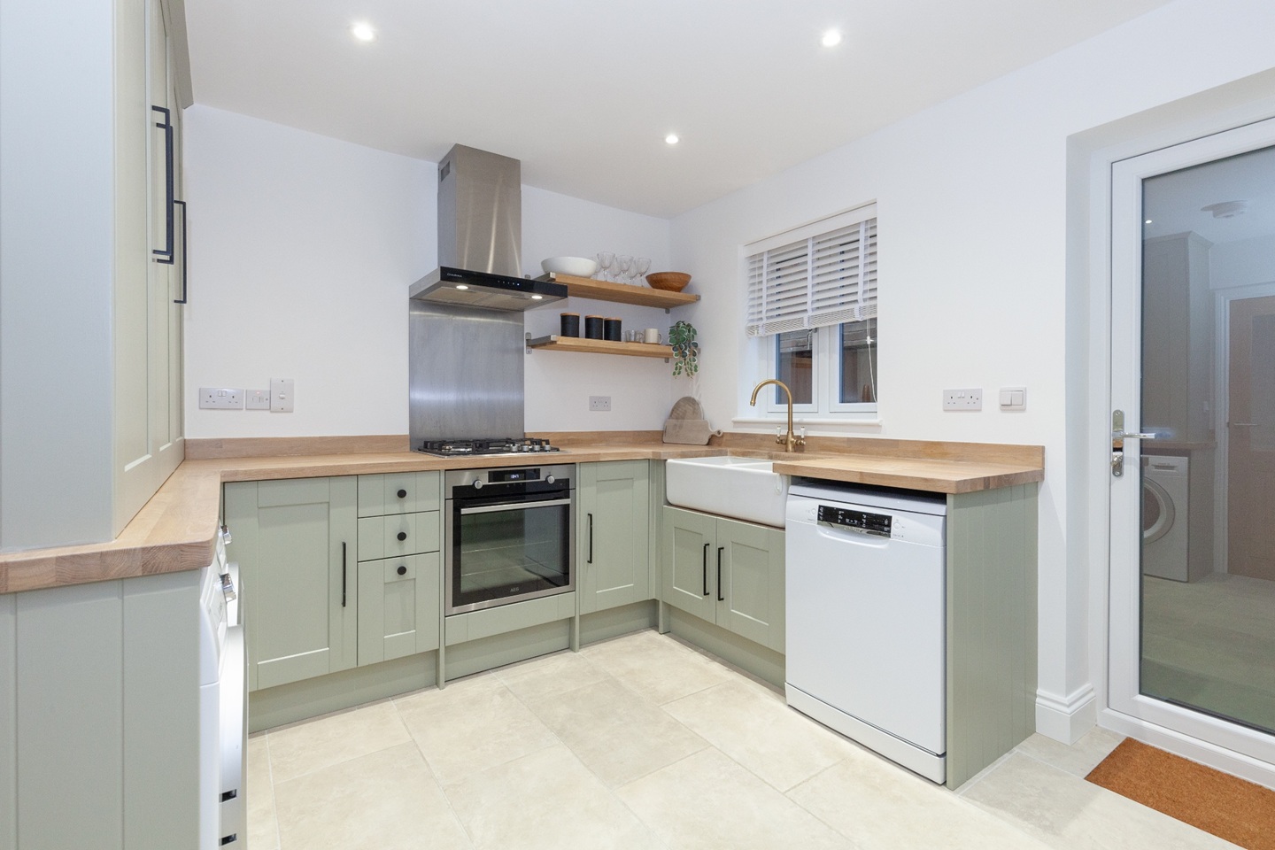 5 Bed Detached House, Lakeside, OX2 photo 2