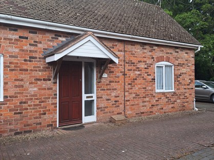 1 Bed Semi-Detached House, Lawnside Lodge, WR14