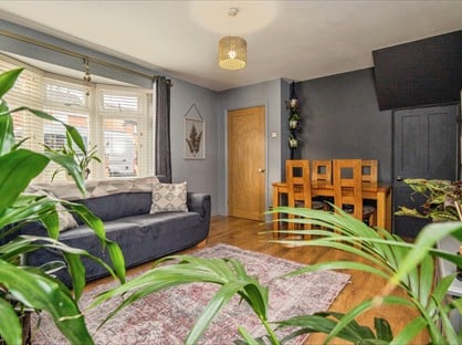 3 Bed Semi-Detached House, Green Lane, WR3