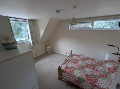 Room in a Shared House, Off Christchurch Road, GU25