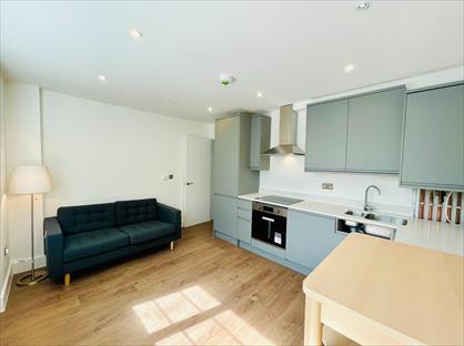 2 Bed Flat, Wandsworth Road, SW8