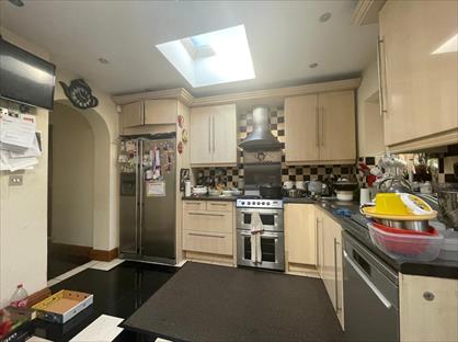 5 Bed Semi-Detached House, Raleigh Road, UB2